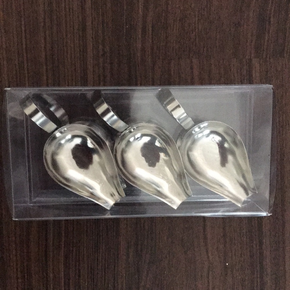 Miniature Gravy/Sauce Boats 6 pieces New in Box - perfect for entertaining  $12